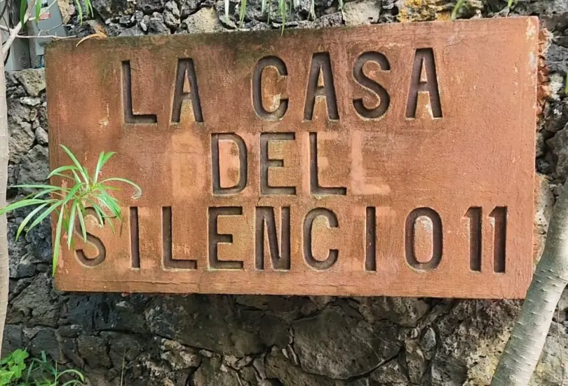 La tensión escaló cuando un grupo de aproximadamente 20 comuneros de San Juan Tlacotenco y de la cabecera municipal se manifestó la semana pasada frente al portón de la propiedad. La tensión escaló cuando un grupo de aproximadamente 20 comuneros de San Juan Tlacotenco y de la cabecera municipal se manifestó la semana pasada frente al portón de la propiedad.