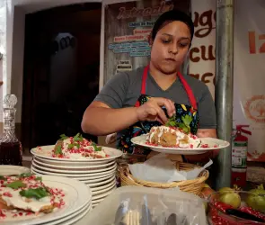 ¿Cuánto costará preparar un chile en nogada este 2025?