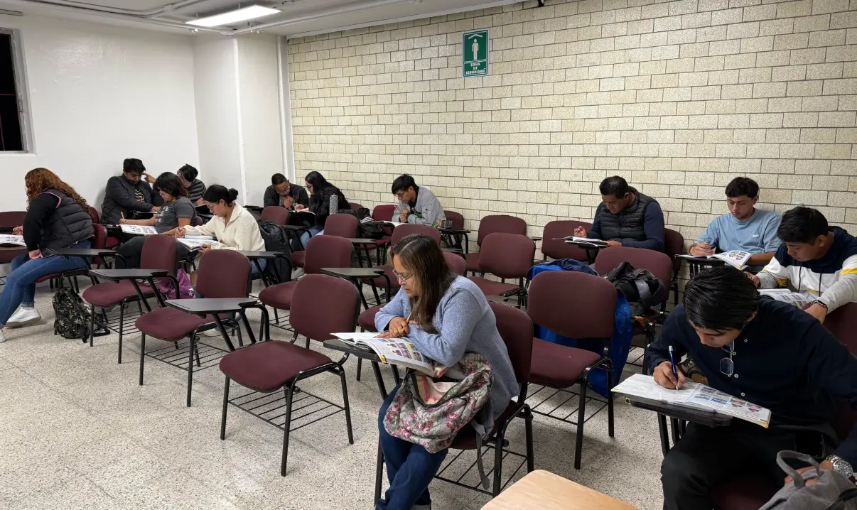  El depósito se realiza en una sola exhibición y está programado para efectuarse antes de finalizar el semestre correspondiente. 