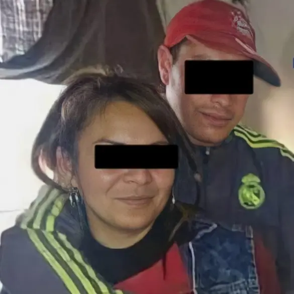 Mamá acusada de clavar aguja oxidada a su bebé dice: "Lo mordí para jugar, no para matarlo"