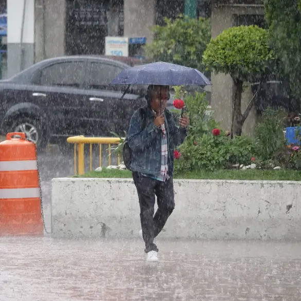 Caos vial y retrasos en el Metro: fuertes lluvias golpean a la CDMX