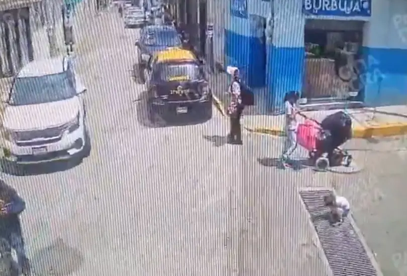 Niño es atropellado en Puebla mientras su madre usaba el celular Niño es atropellado en Puebla mientras su madre usaba el celular