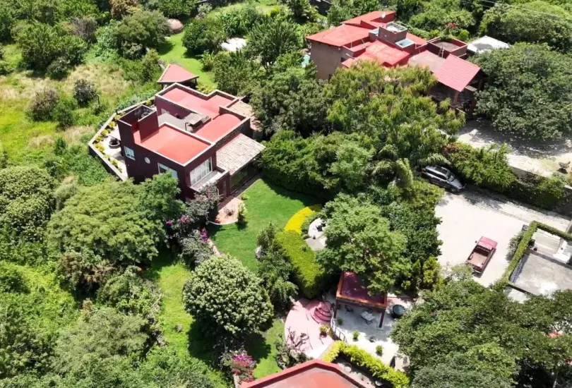 Bienes Comunales de Tepoztlán sostienen que toda la tierra en el municipio es comunal. Bienes Comunales de Tepoztlán sostienen que toda la tierra en el municipio es comunal.