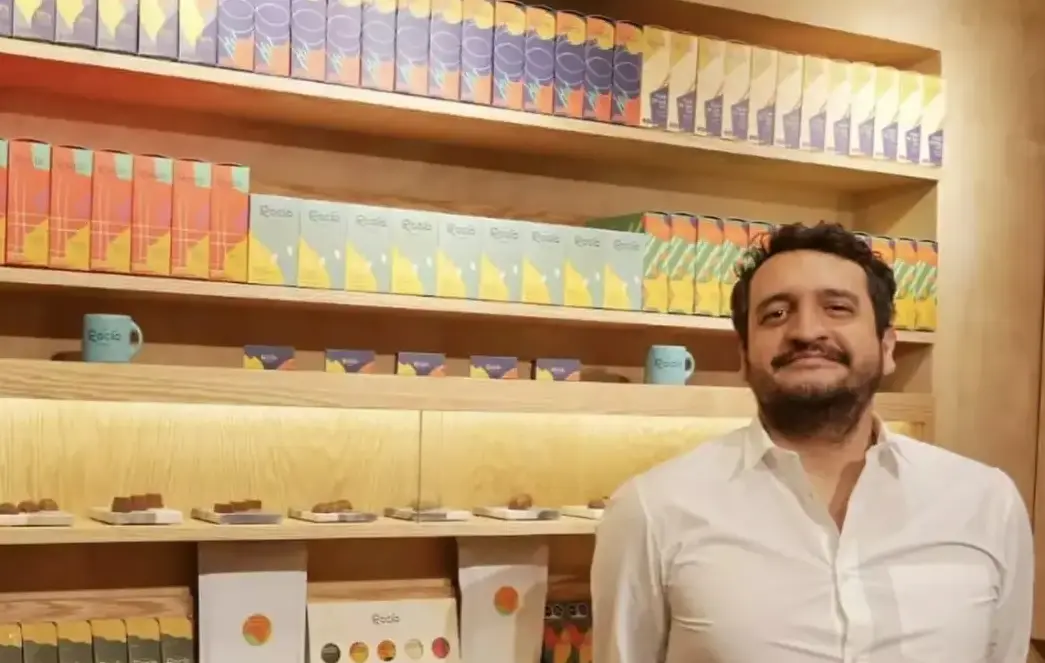 Sus empresas operan en sectores premium como el chocolate y el vino. x.