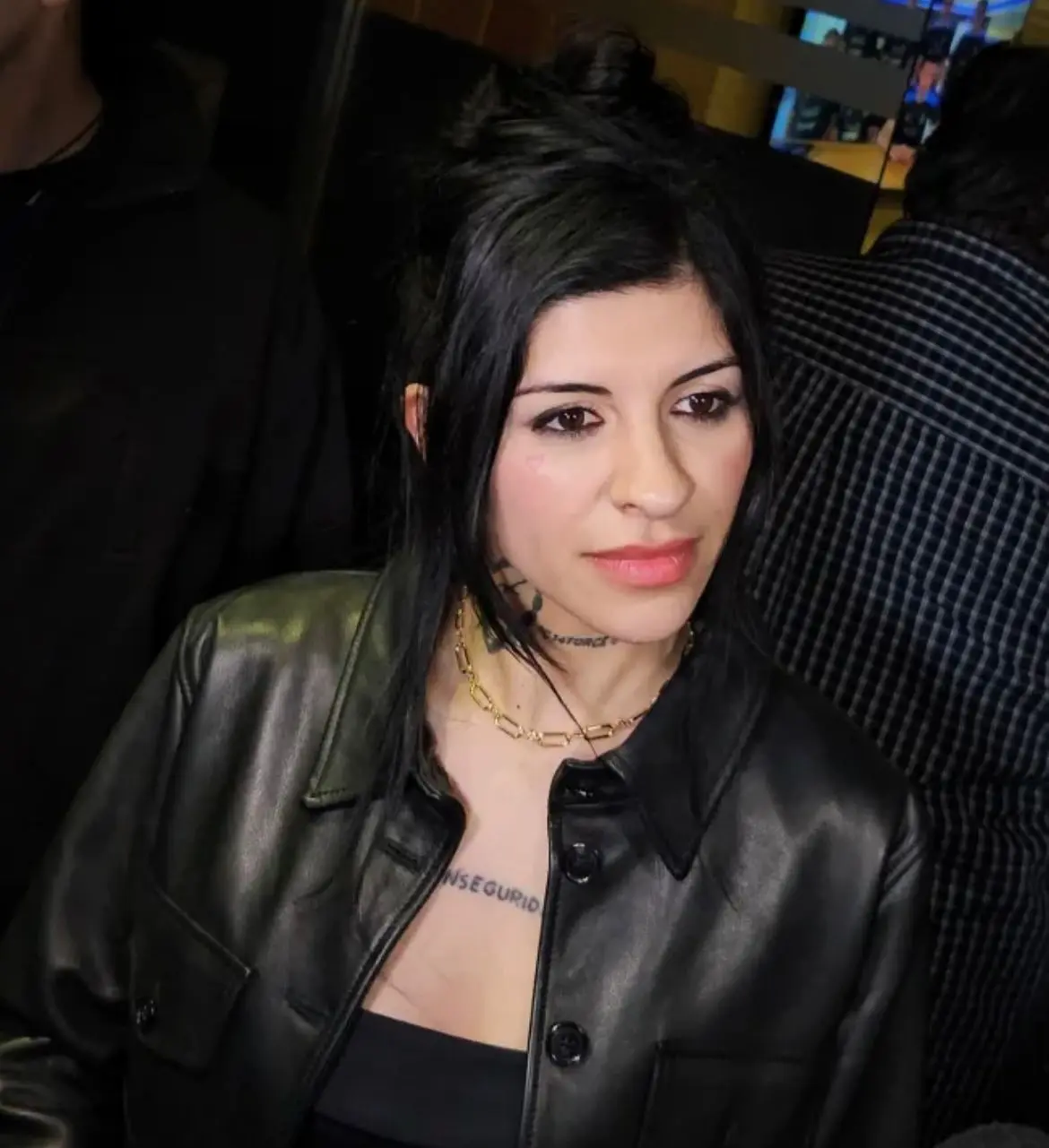 A lo largo de su carrera, Cazzu ha experimentado múltiples cambios de imagen, pero mantiene su físico al natural.