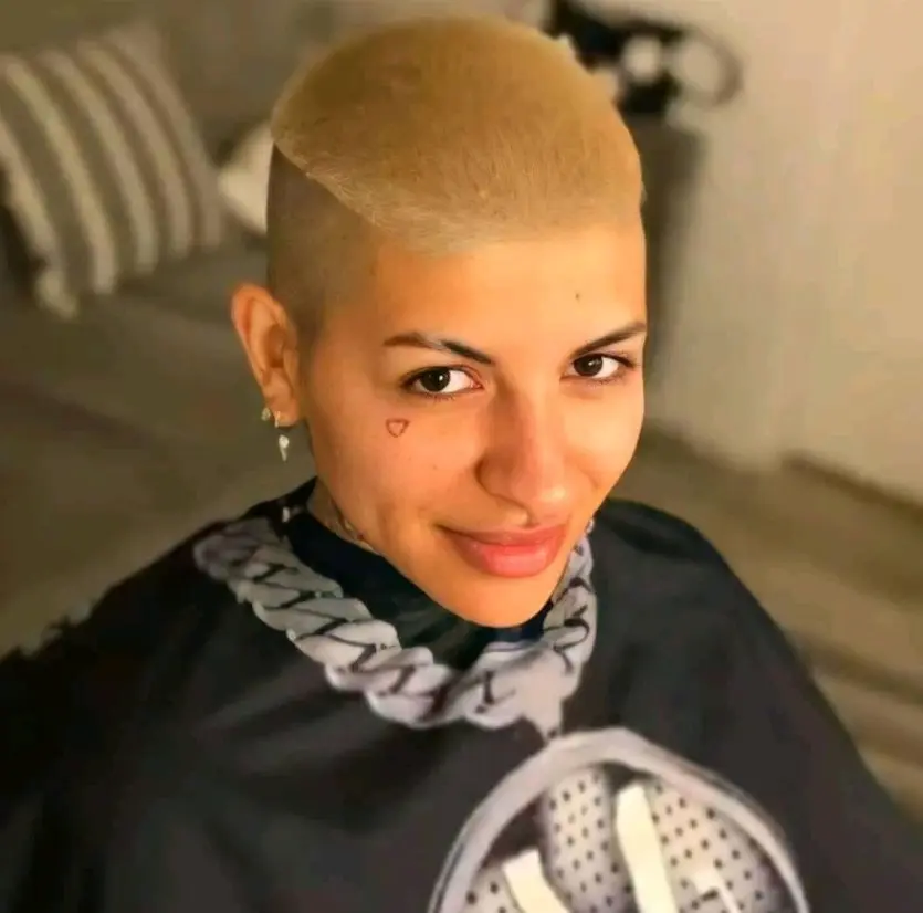 También siente gran admiración por la cantante Avril Lavigne.<br>