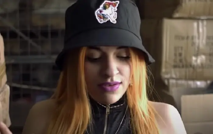 Antes de saltar a la fama, utilizaba el nombre artístico de 'Juli K'.<br>También probó suerte cantando en algunas bandas de rock.<br>