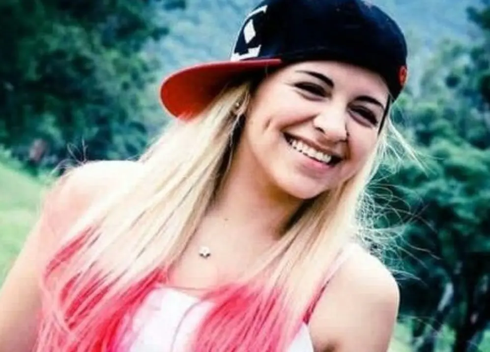 Antes de saltar a la fama, utilizaba el nombre artístico de 'Juli K'.<br>También probó suerte cantando en algunas bandas de rock.<br>