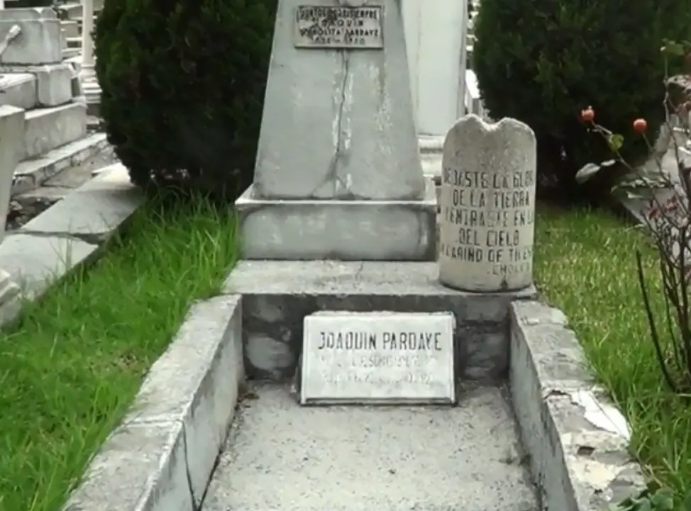 La tumba de Pardavé en el Panteón Jardín. X.