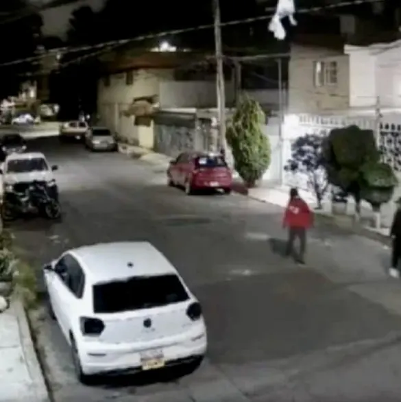 Graban a porros del Cetis 33 lanzando petardos y persiguiendo a estudiante