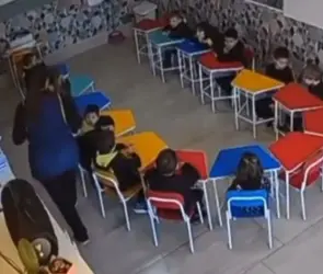 Maestra de kínder golpea brutalmente a niño de 4 años y le tira un diente