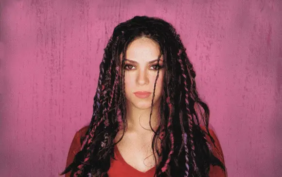 En 2001, con 'Servicio de lavandería', adoptó un estilo más comercial y consolidó su fama internacional.