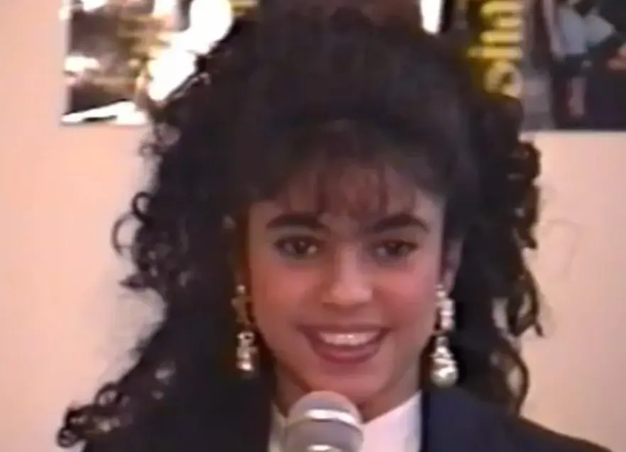 Desde niña, mostró interés por la poesía y participó en el concurso 'Buscando artista infantil'.<br>