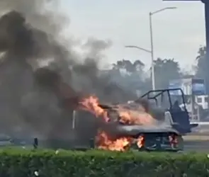 Camioneta de valores con 14 millones de pesos se incendia en Sinaloa