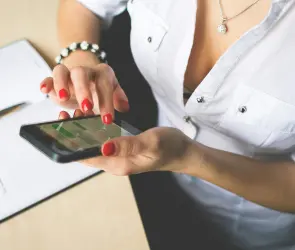 Fraude laboral por SMS: así opera la nueva a estafa que ofrece 5 mil pesos diarios