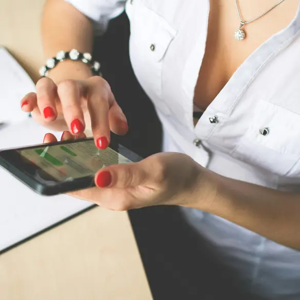 Fraude laboral por SMS: así opera la nueva a estafa que ofrece 5 mil pesos diarios