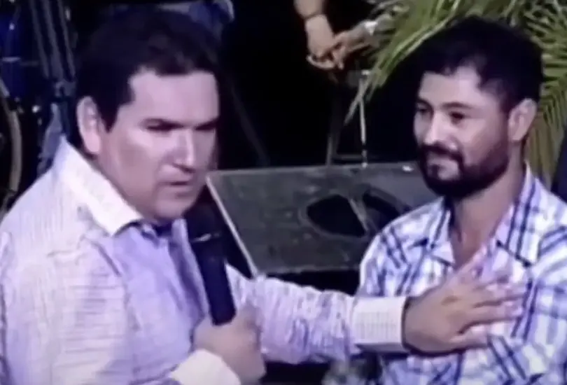Pastor Jorge Pompa pide escrituras de una casa a feligrés en Honduras