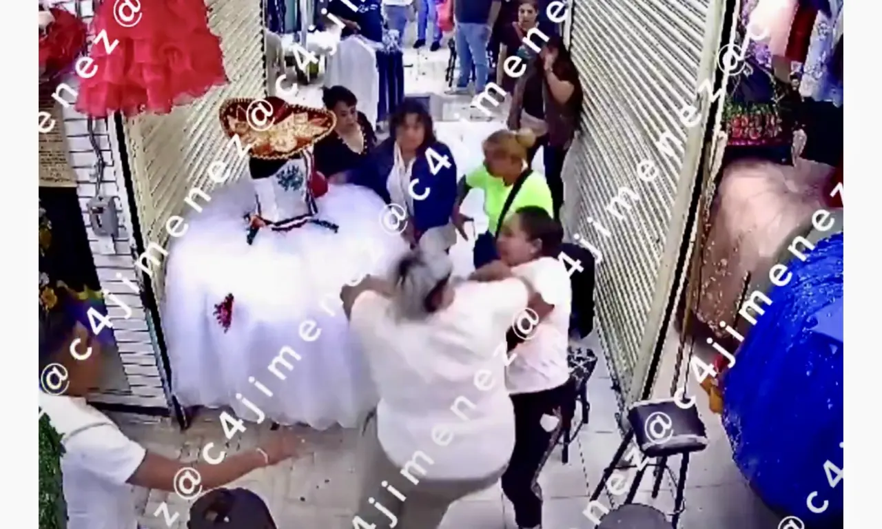  Pelea entre mujeres desata riña campal en el Mercado La Lagunilla | Video 