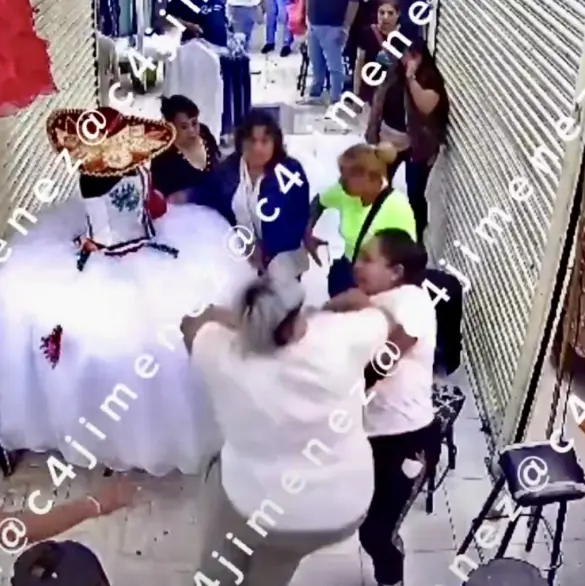 Pelea entre mujeres desata riña campal en el Mercado La Lagunilla | VIDEO