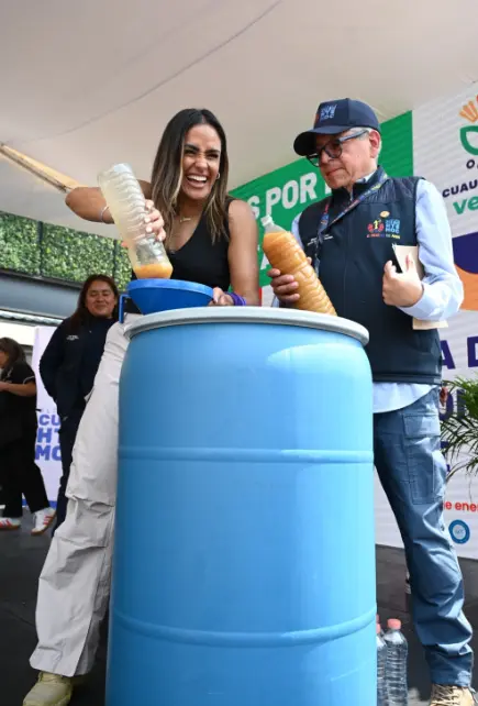 El aceite de cocina usado dejará de terminar en el drenaje, donde genera taponamientos, plagas y deterioro en la infraestructura hidráulica. Alcaldía Cuauhtémoc.