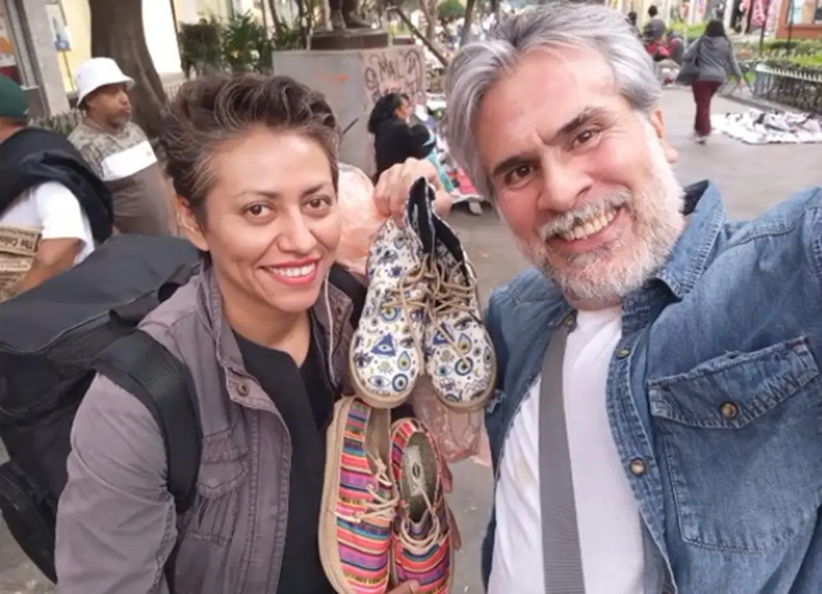  Carlos Amador ahora vende zapatos 