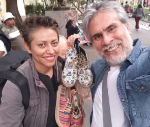 Actor de Televisa reaparece vendiendo zapatos en la calle por falta de empleo