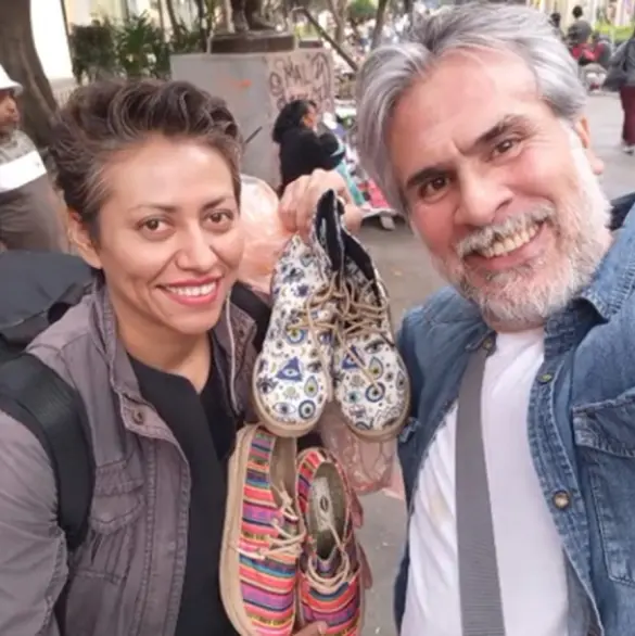 Actor de Televisa reaparece vendiendo zapatos en la calle por falta de empleo