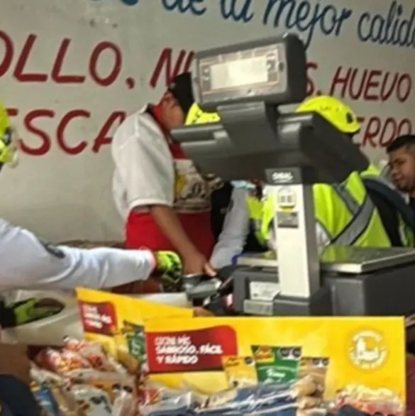 Trabajador de pollería queda atrapado en máquina moledora de carne en Tlalpan