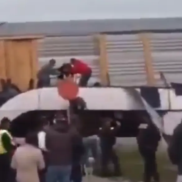 ¡Señor, ayúdame!: Difunden nuevo video del tren que embistió a autobús en Atlacomulco