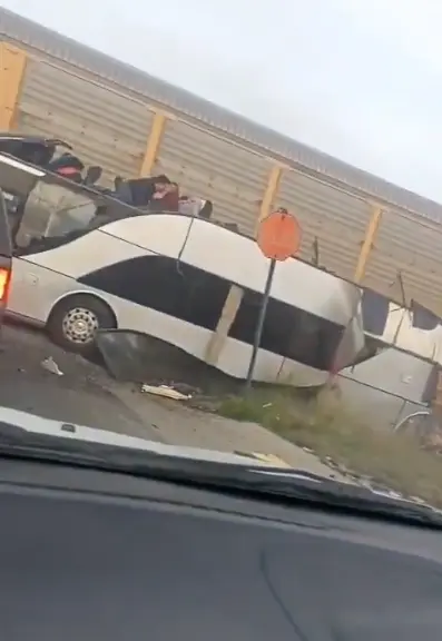 El choque provocó la muerte de al menos ocho pasajeros y dejó 45 lesionados, algunos en estado grave. Captura de pantalla.