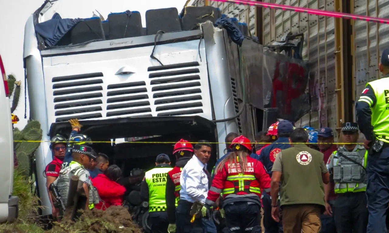  Las claves del accidente de tren que dejó 10 muertos y 55 heridos en Edomex
 