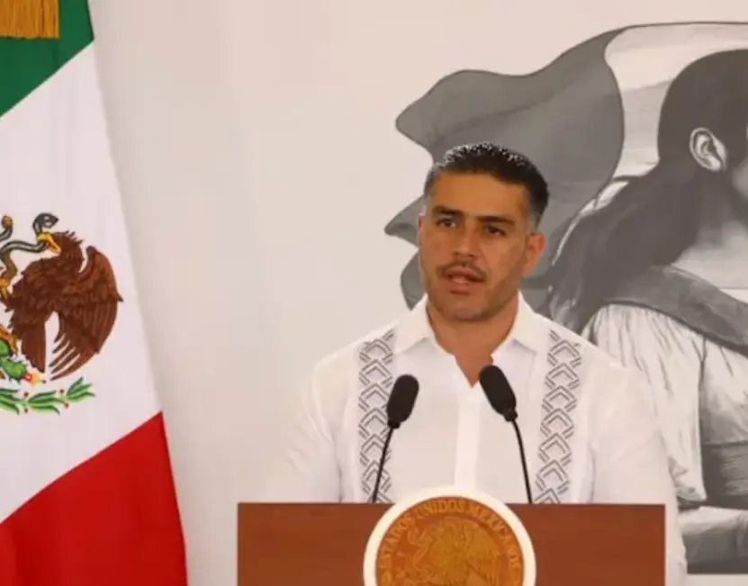 El secretario de Seguridad, Omar García Harfuch, detalló que se logró el decomiso de más de 190 contenedores, tractocamiones y remolques, además del buque. Presidencia.