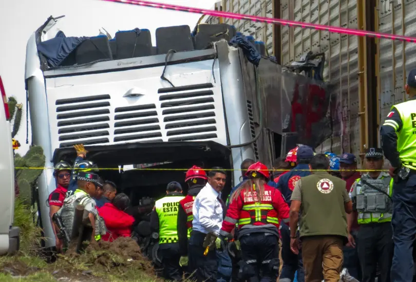 Familiares reprochan que la compañía de transporte no ha respondido tras el choque con un tren que dejó 10 mujertos y múltiples heridos. Familiares reprochan que la compañía de transporte no ha respondido tras el choque con un tren que dejó 10 mujertos y múltiples heridos.