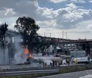 Explosión de pipa provoca incendio en el Puente de la Concordia, Iztapalapa