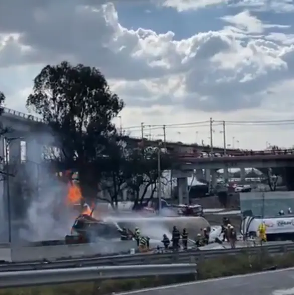 Explosión de pipa provoca incendio en el Puente de la Concordia, Iztapalapa