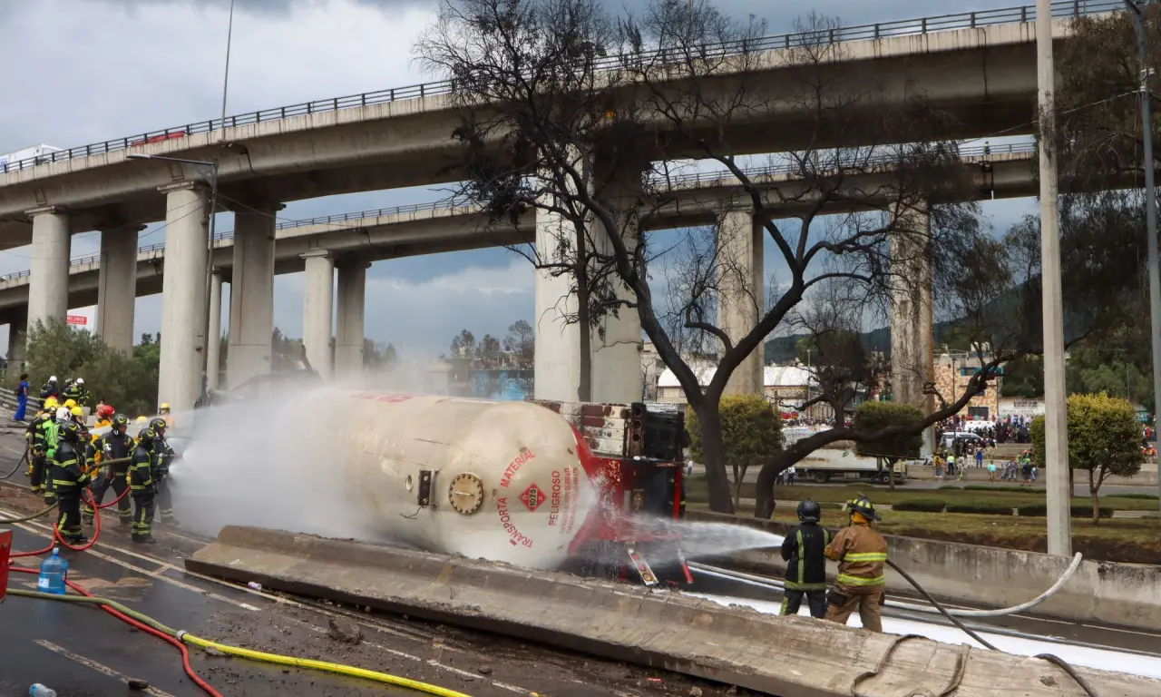  Muere chofer de la pipa que explotó en Iztapalapa; tragedia suma más víctimas 