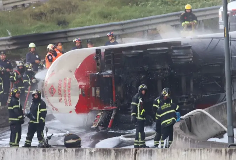 El chofer del camión que provocó la explosión en el Puente de la Concordia se encuentra en estado grave.