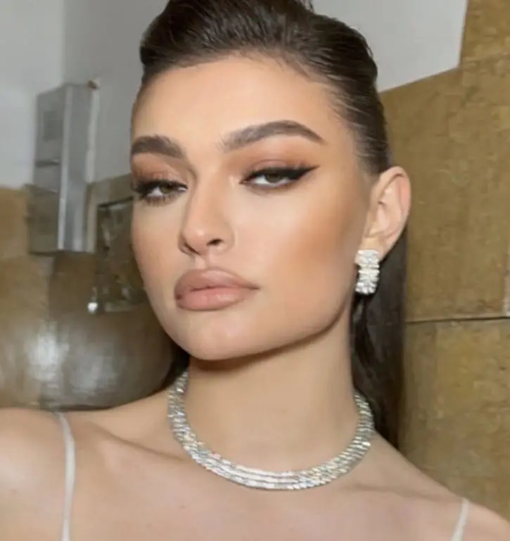 En sus redes sociales ha preferido utilizar el apellido de su madre.