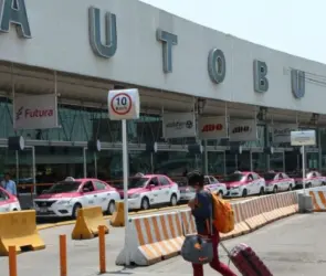 ¿Qué pasó en la Terminal de Autobuses del Norte? No hay camiones y cientos de pasajeros quedan varados