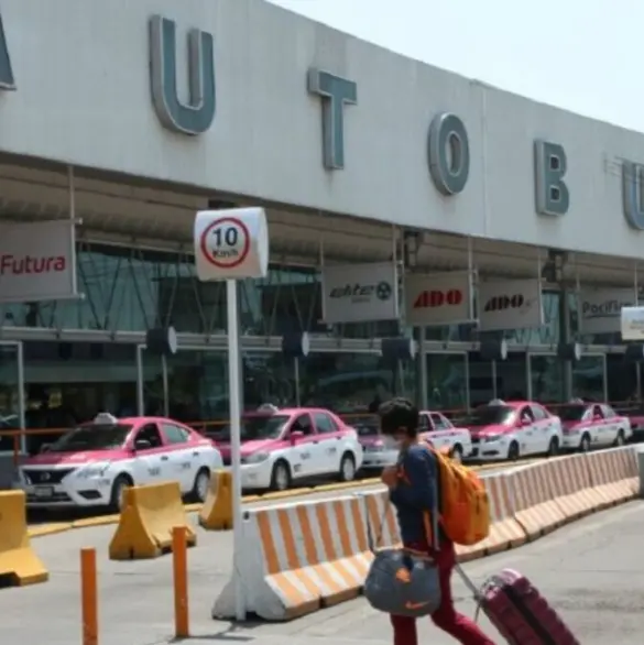 ¿Qué pasó en la Terminal de Autobuses del Norte? No hay camiones y cientos de pasajeros quedan varados