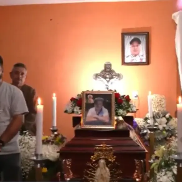 Con flores y lágrimas, despiden a Misael Cano, víctima de explosión de pipa en Iztapalapa