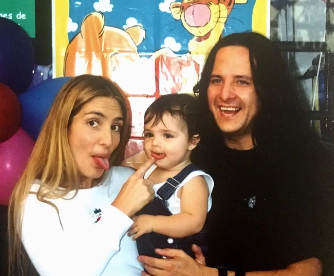 El actor mexicano estaba casado con la también actriz y cantante Carina Ricco, con quien tuvo dos hijos: Fiona y Luca.