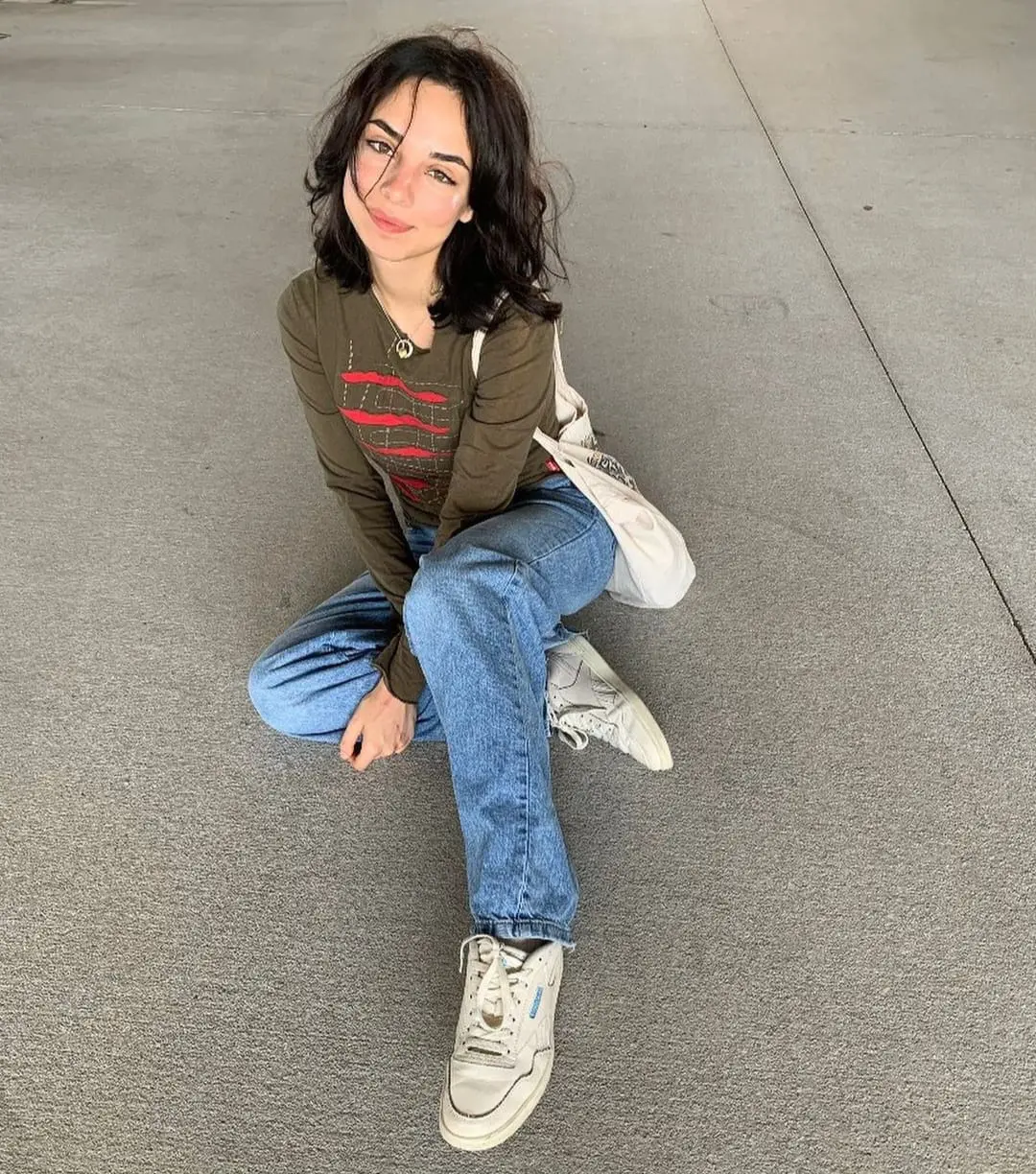 En su perfil, suele compartir fotografías y videos de su trabajo.