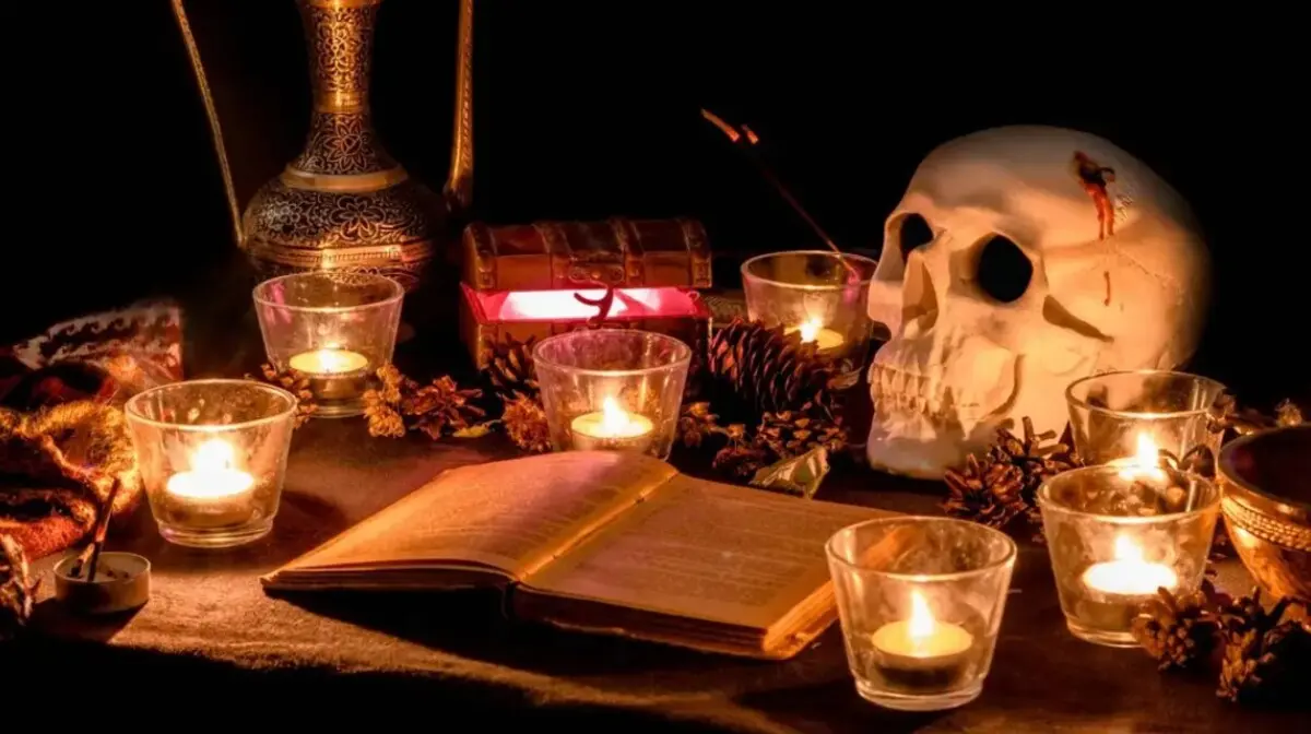  Abuelito sufre robo por pedir un trabajo de brujería en redes sociales.
 