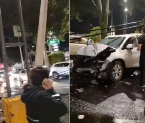Captan brutal choque en Coyoacán: auto se incrusta en postes de electricidad