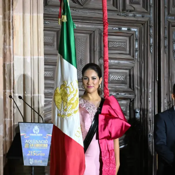 Libia Dennise García, primera mujer gobernadora de Guanajuato, encabeza el Grito de Independencia