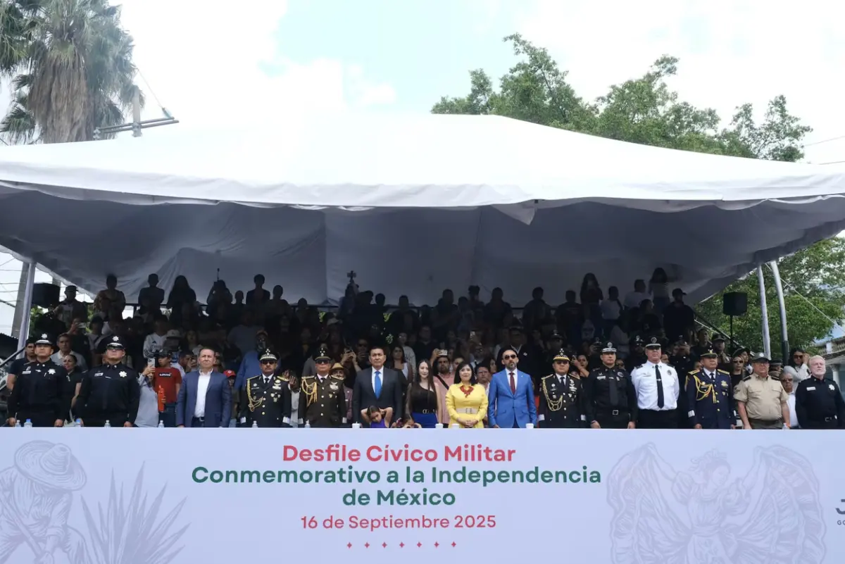  Guadalajara vivió el desfile del 16 de septiembre sin la presencia del gobernador, quien atendía asuntos familiares. 