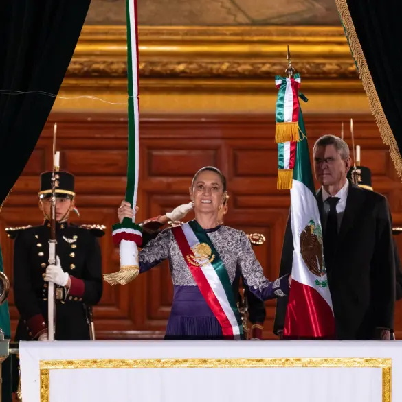 De Tlaxcala a Palacio Nacional: El vestido artesanal que Sheinbaum uso en su primer Grito de Independencia