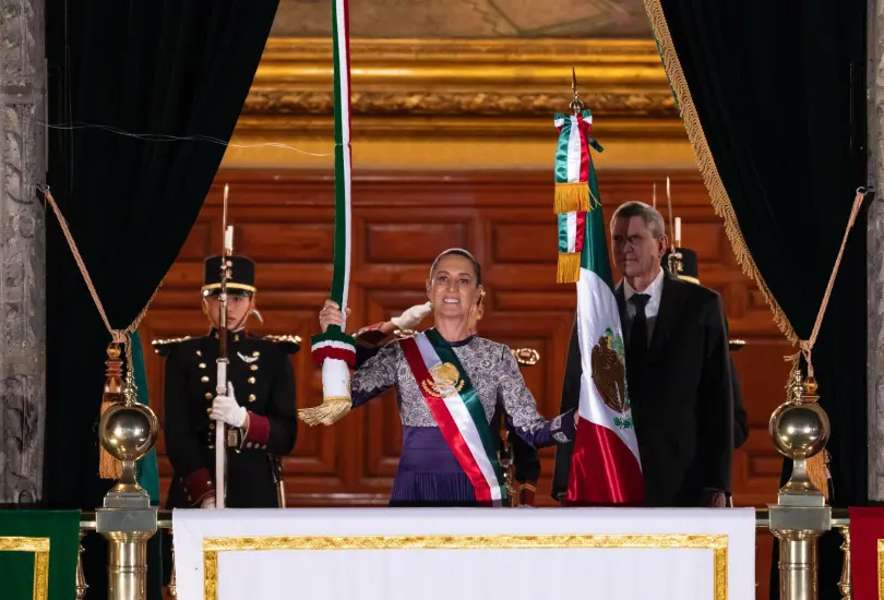 De Tlaxcala a Palacio Nacional: El vestido artesanal que Sheinbaum uso en su primer Grito de Indepdencia De Tlaxcala a Palacio Nacional: El vestido artesanal que Sheinbaum uso en su primer Grito de Indepdencia