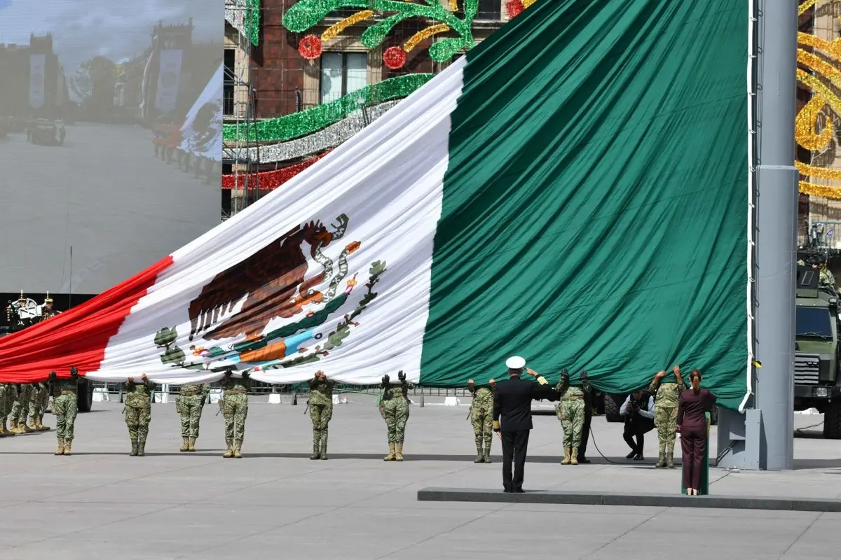 Izamiento de bandera Cuartoscuro
